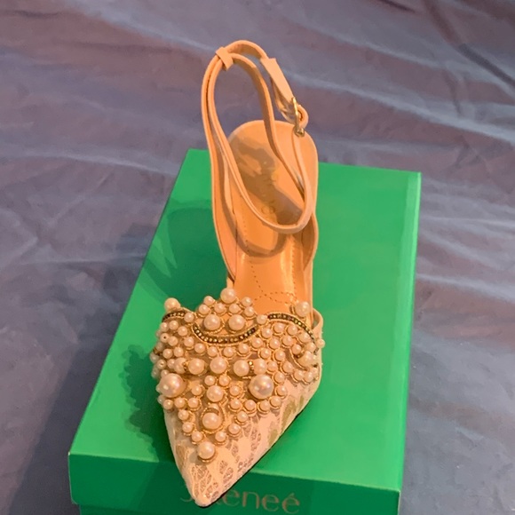 Shoes - NWT J Renee Desdemona heels 7.5 N